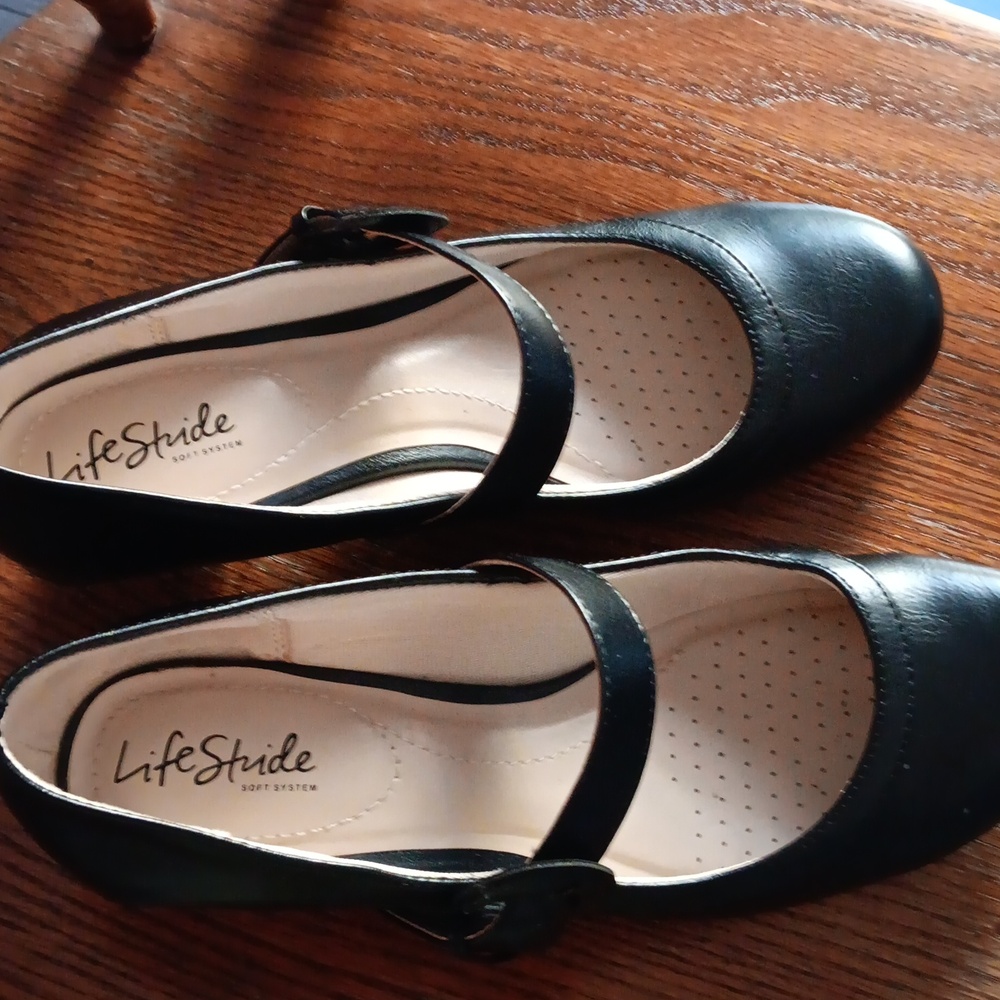 Mary jane shoes 9.5 w